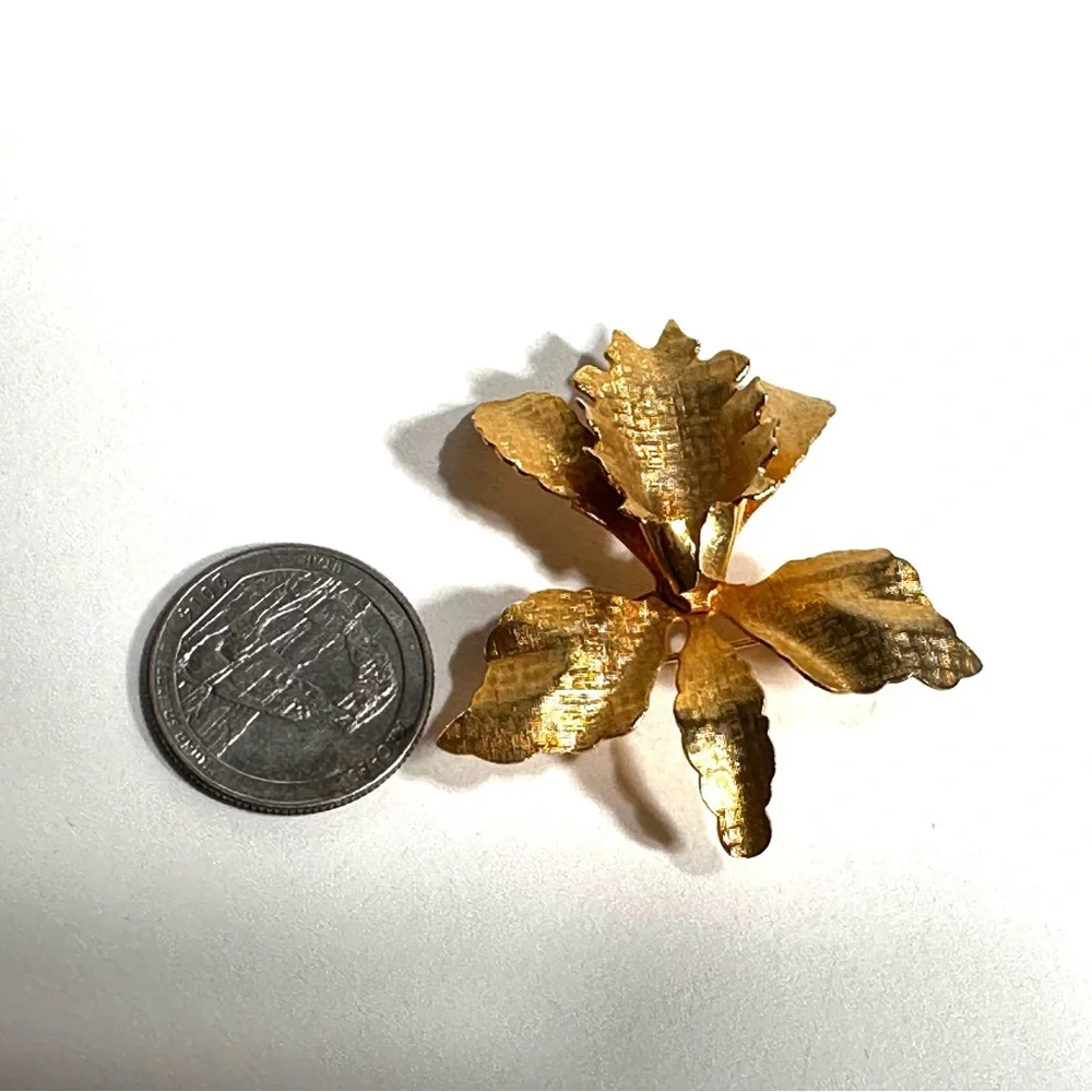 Vintage Textured Tropical Orchid Brooch Gold Tone Floral Romantic Classic MCM